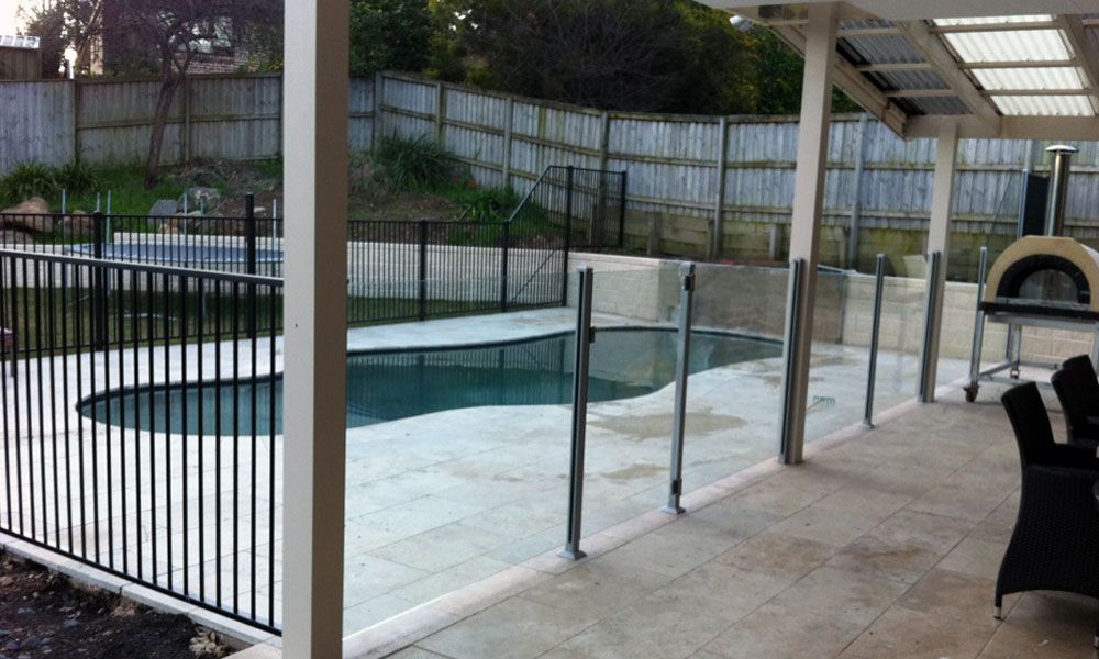 Pool Fencing Flat-top and semi-frameless glass